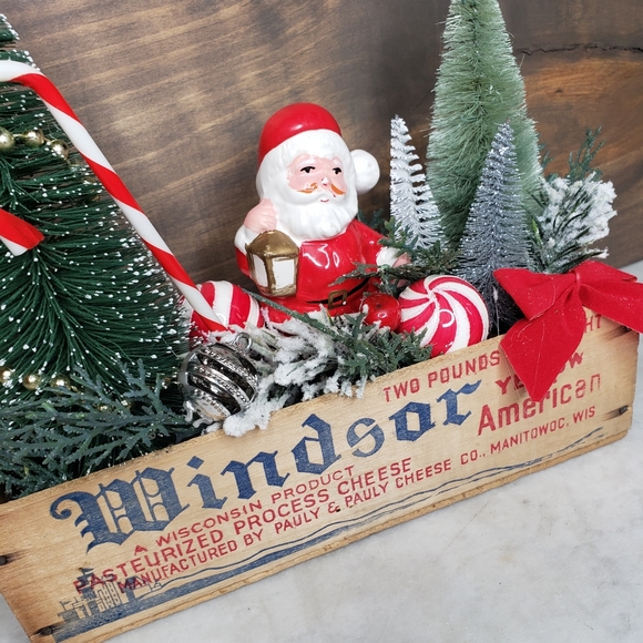 Vintage Windsor American cheese box Christmas decor with vintage Santa - Picture 2 of 6